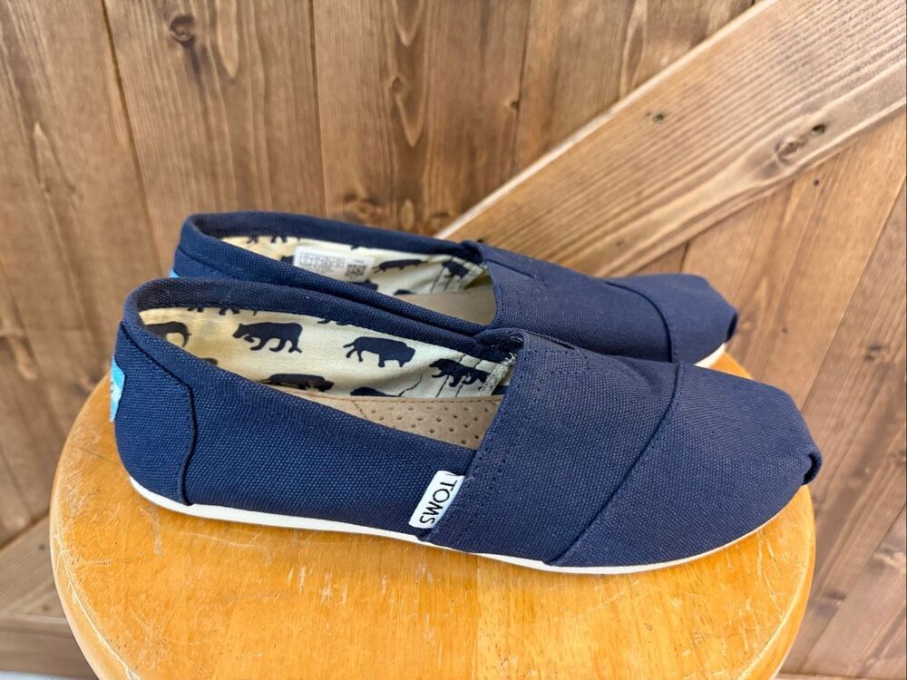 TOMS Women’s Size 6 Navy Blue Classic Canvas Slip-On Alpargata Flats